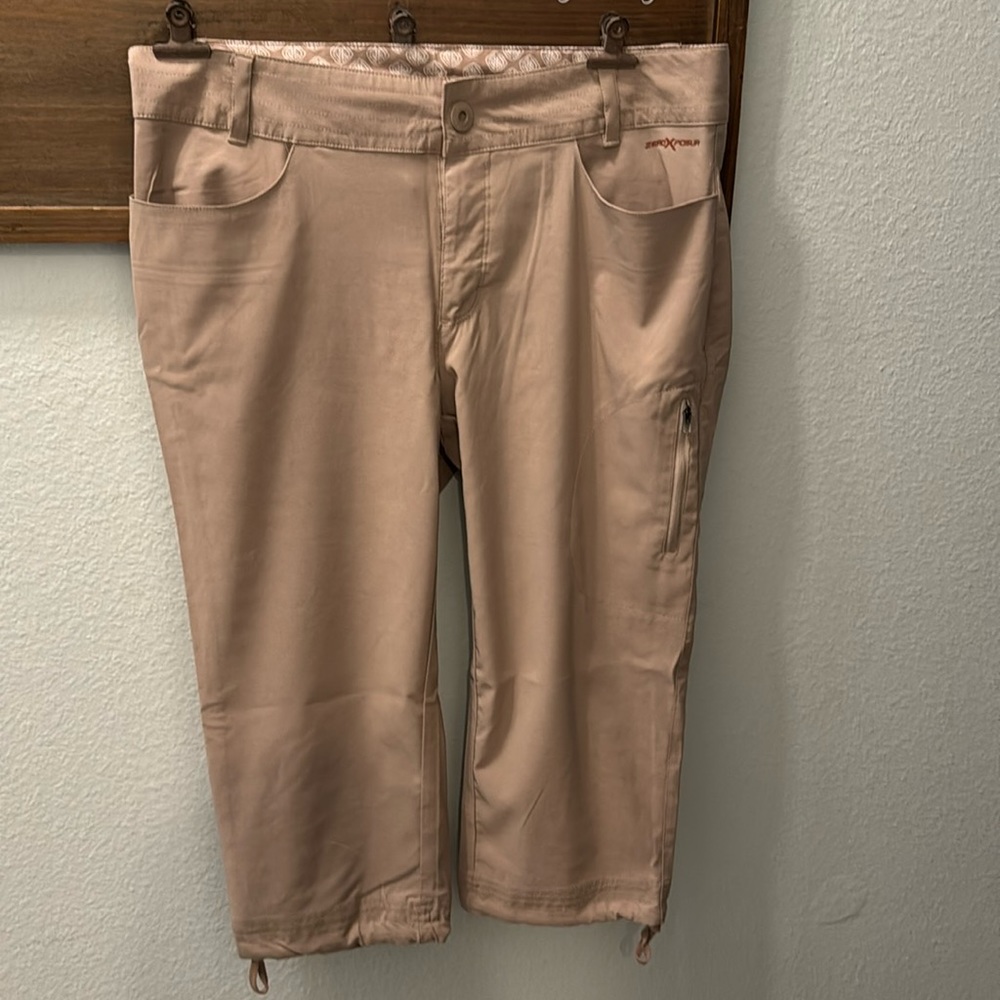 Tan woman’s pants Brand: Zeroxposur